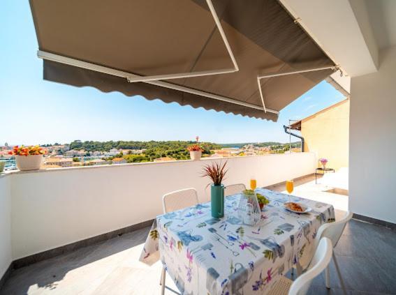 Laganini Apartman Rab Rab Town Exterior photo
